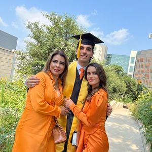 Meet your Posher, Dafne